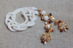 Bead crochet lariat with golden flowers - detachable ends