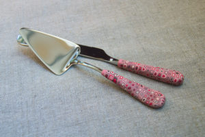 Cake server and knife decorated in extrudinary technique