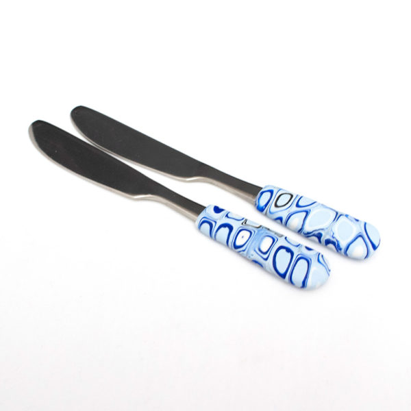 Spreaders – butter knives in light blue and indigo