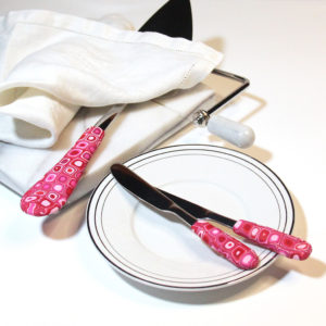 Utensils in shades of pink